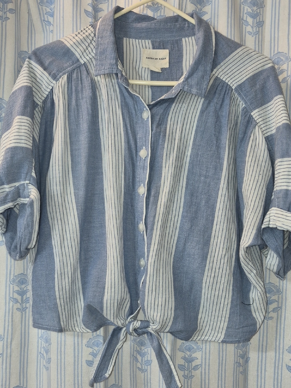American Eagle Blue & White S/S Button Stripe Tie Cropped Top Top Sz L